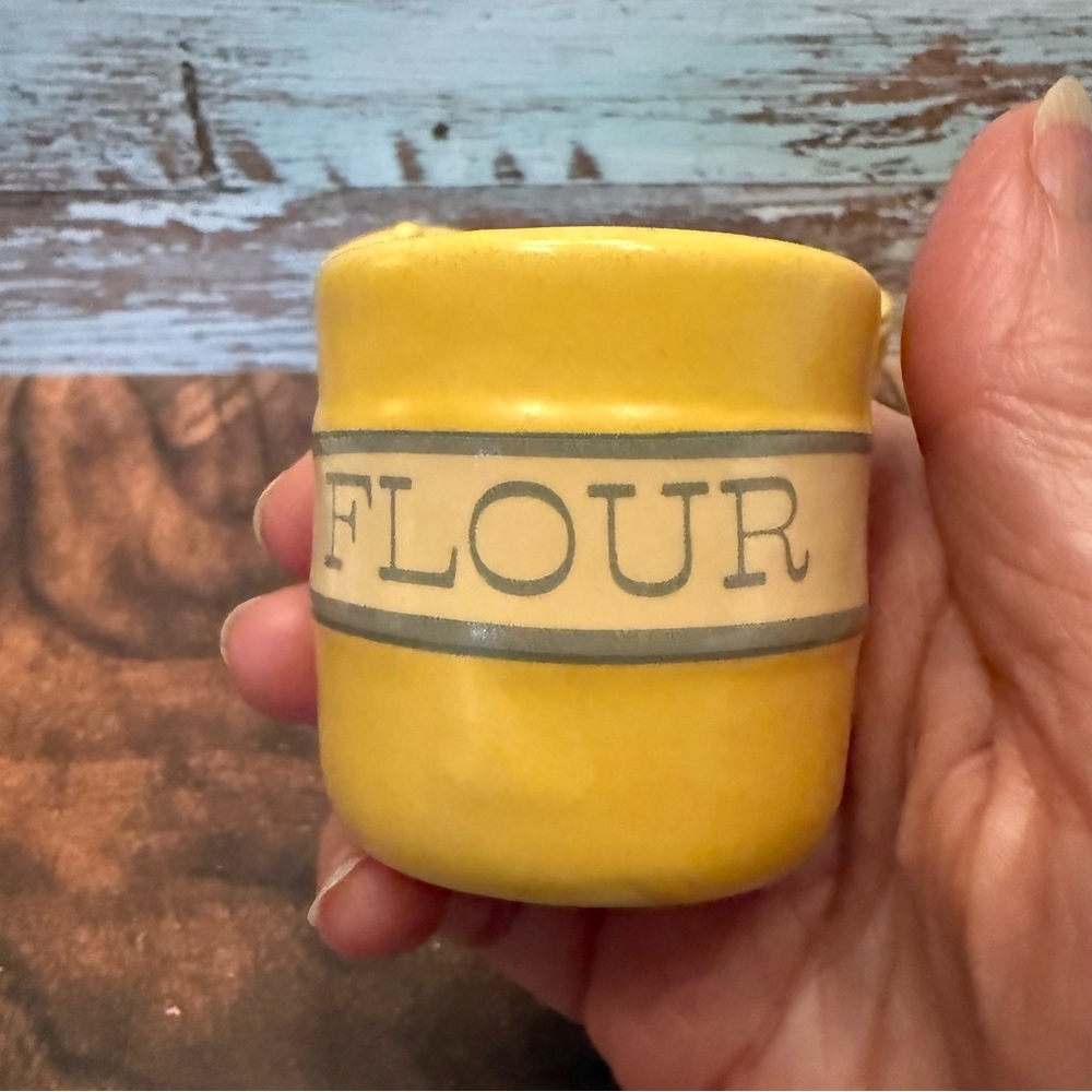 THT 1994 Tender Heart Treasure Miniature Yellow Canisters Pottery Yellow - Picture 6 of 10